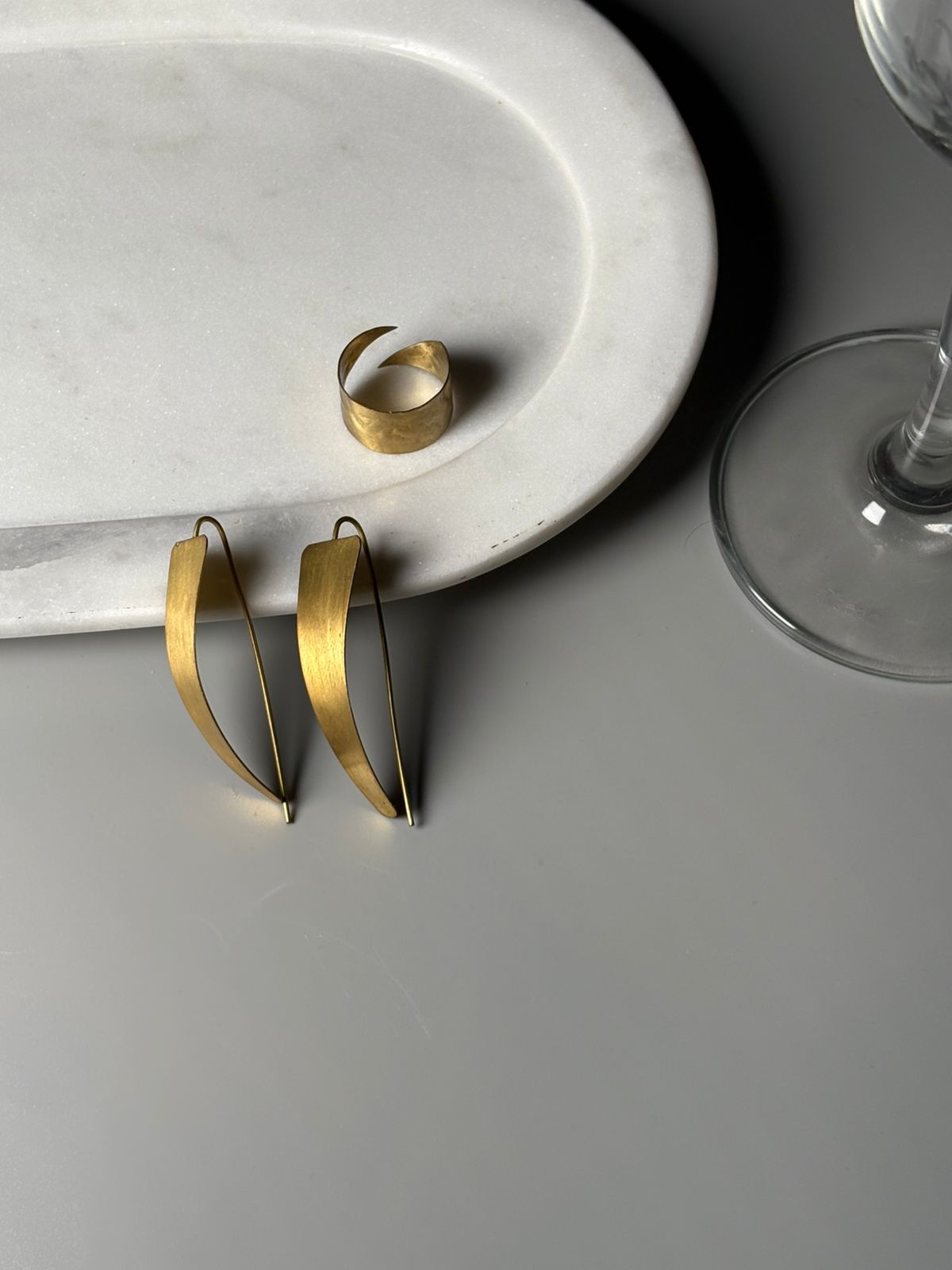 Pack of 2 Gold-Plated Geometric Drop Earrings With Finger Ring