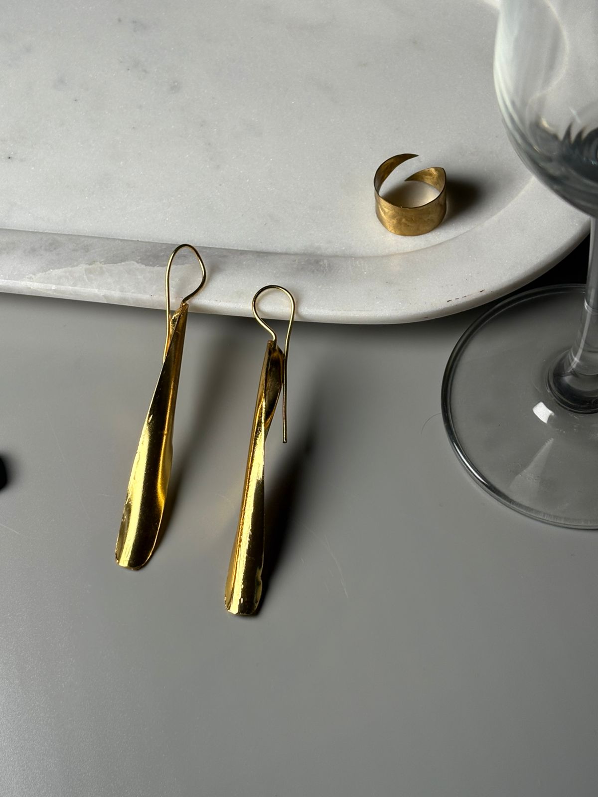 Pack of 2 Gold-Plated Geometric Drop Earrings With Finger Ring