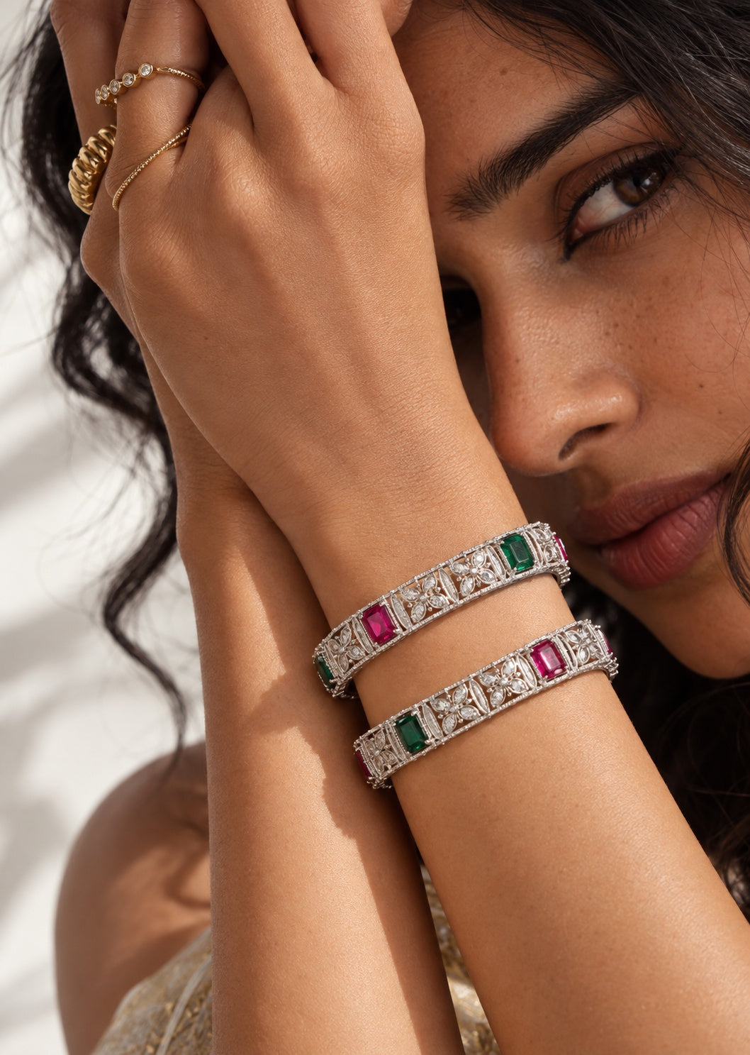 BA26N20018 model wearing silver AD Stone bangle