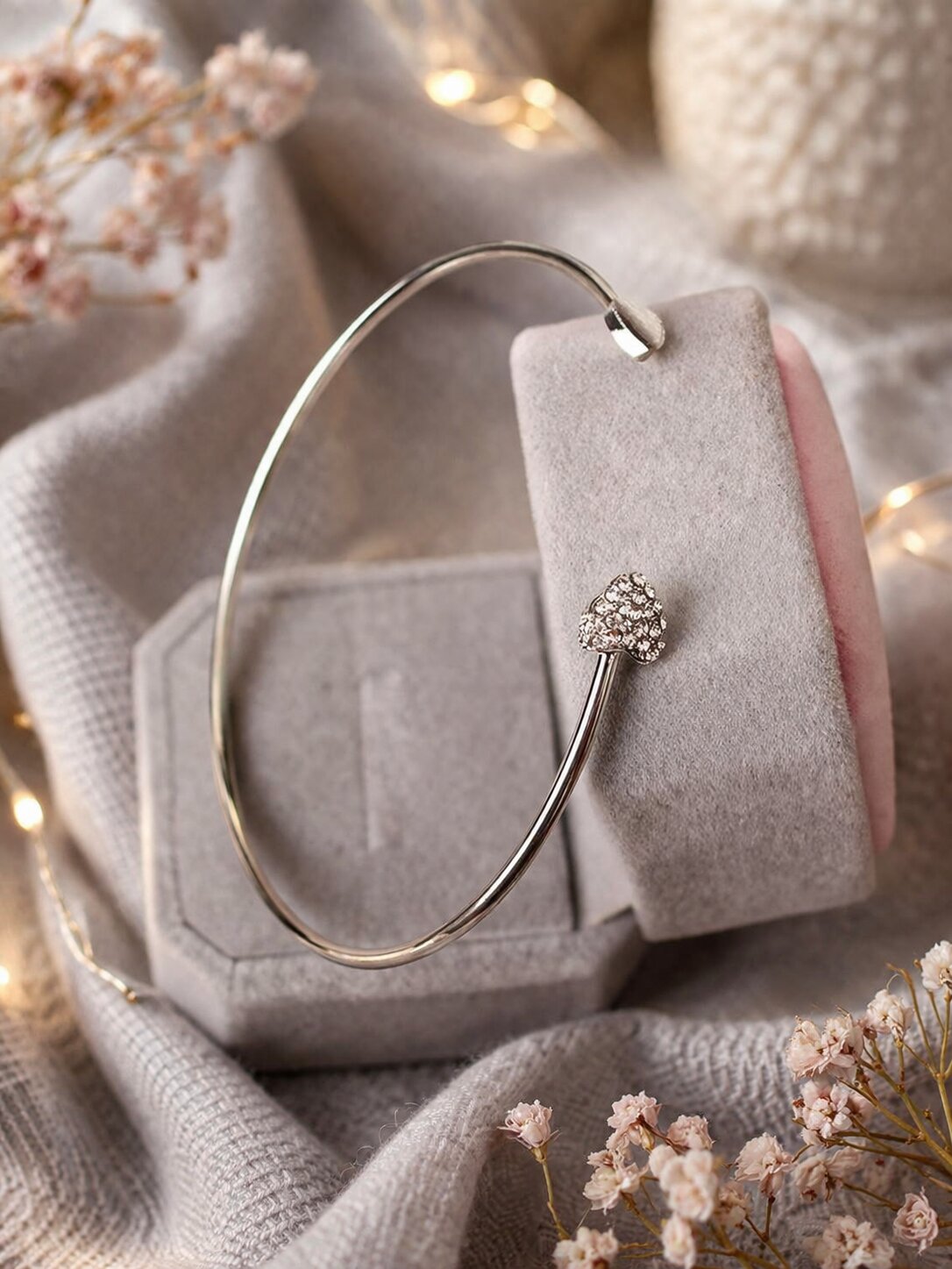 Niska Heart Shape Rhinestones Women's Bangle