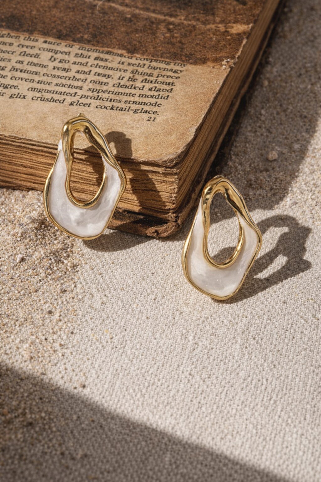 Vintage style geometric enamel alloy earrings White