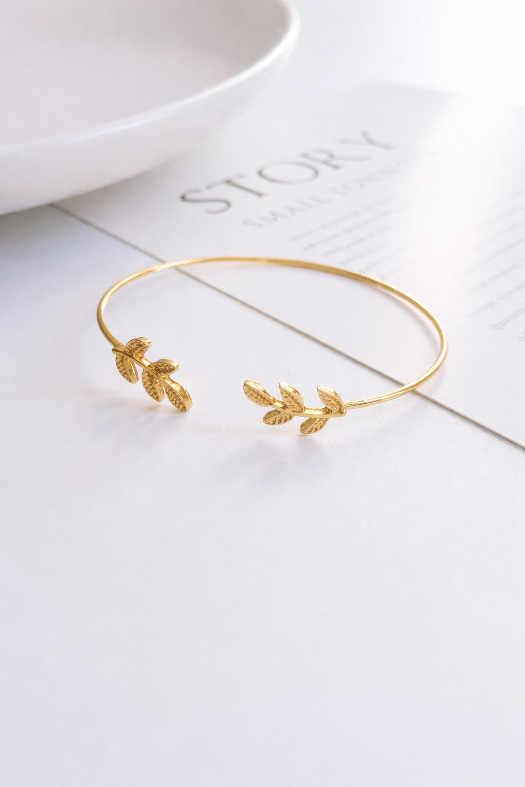 Niska Golden Laurel Open Cuff