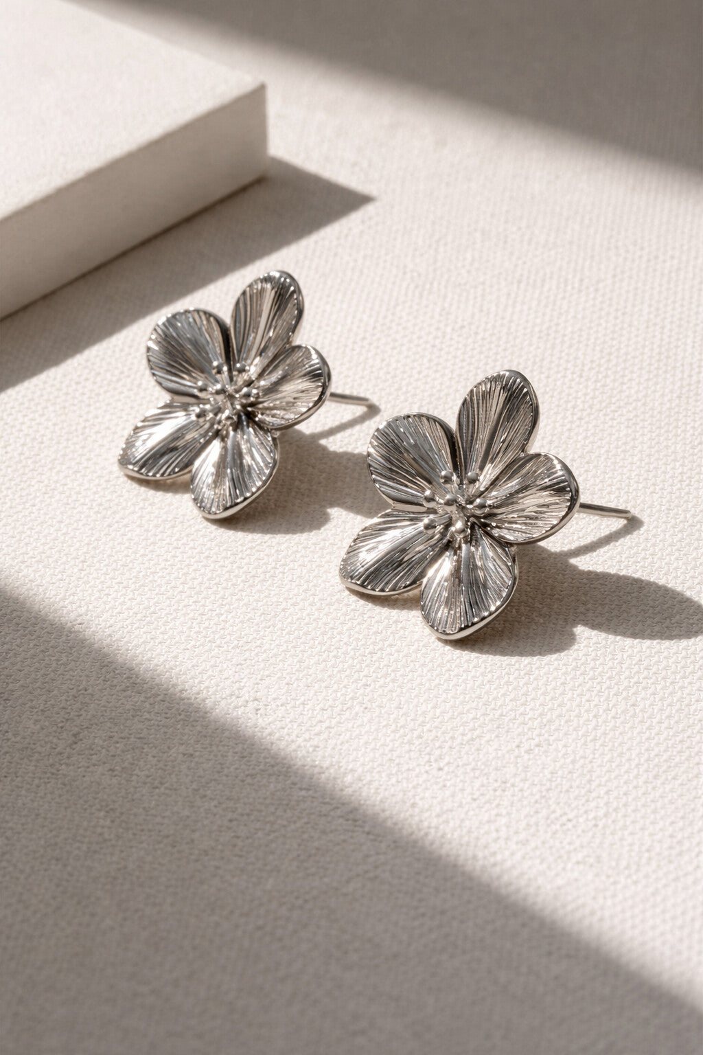 Niska Silver Plated Flower Shape Eaaring