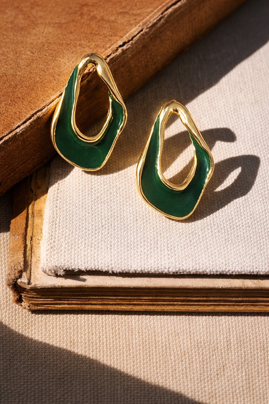 Vintage style geometric enamel alloy earrings Green