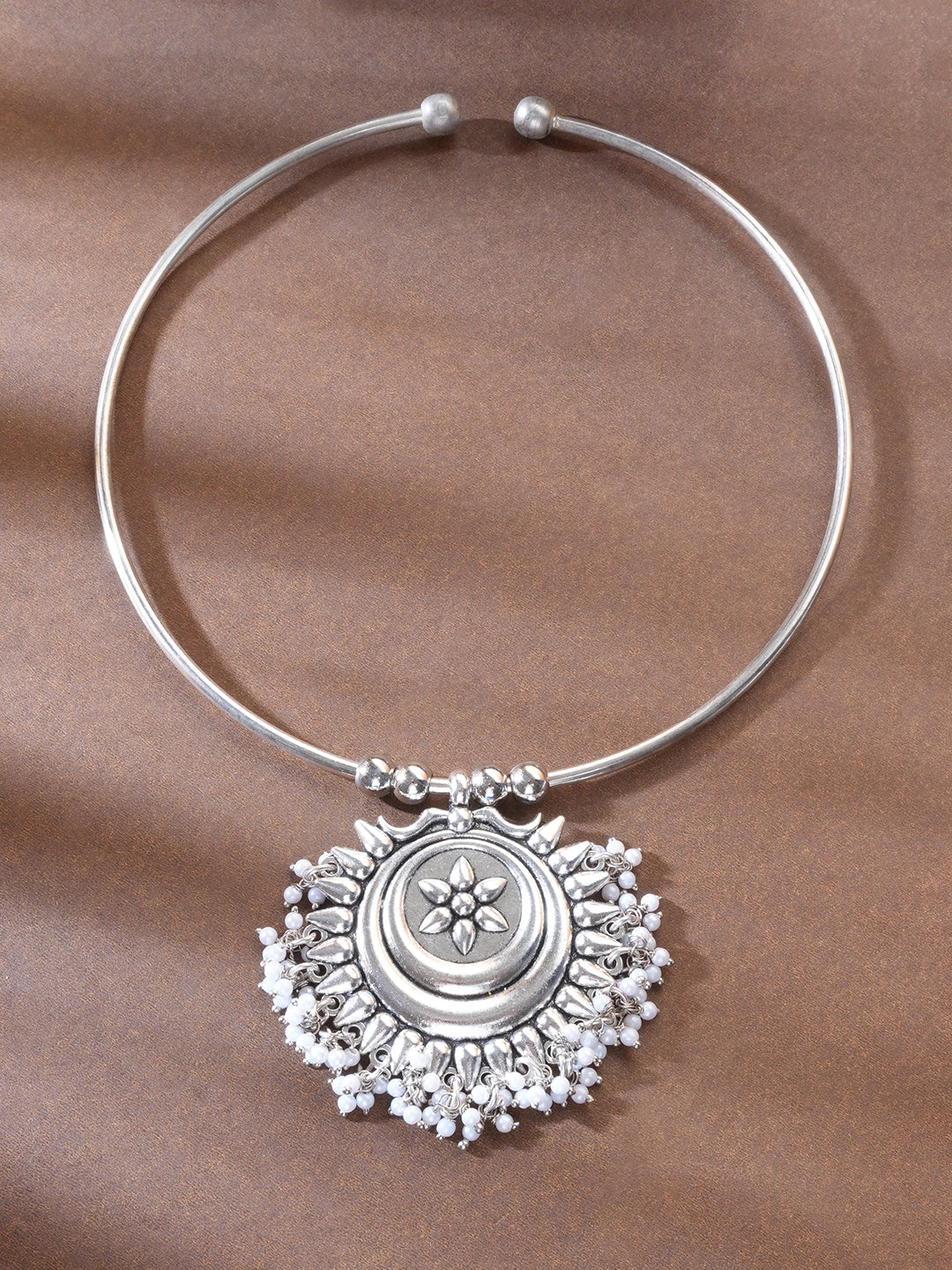 Saras Silver Necklase