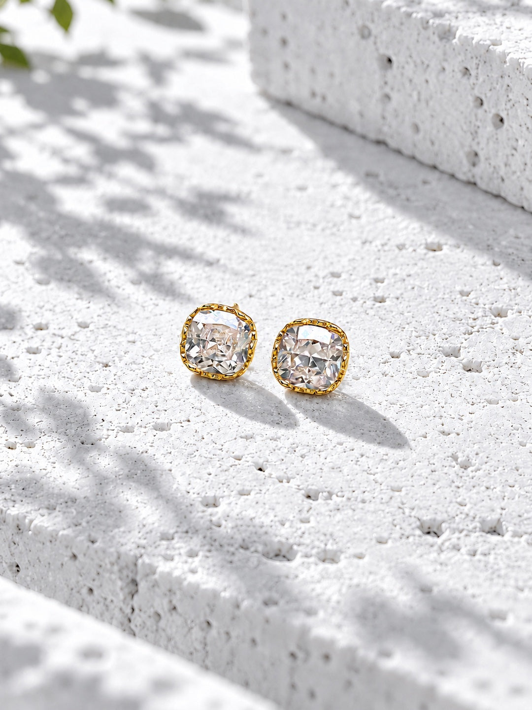 Niska clear Resin cushion square gold-tone stud earrings - view 4