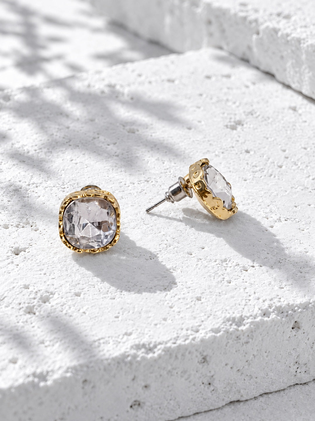 Niska clear Resin cushion square gold-tone stud earrings - view 5