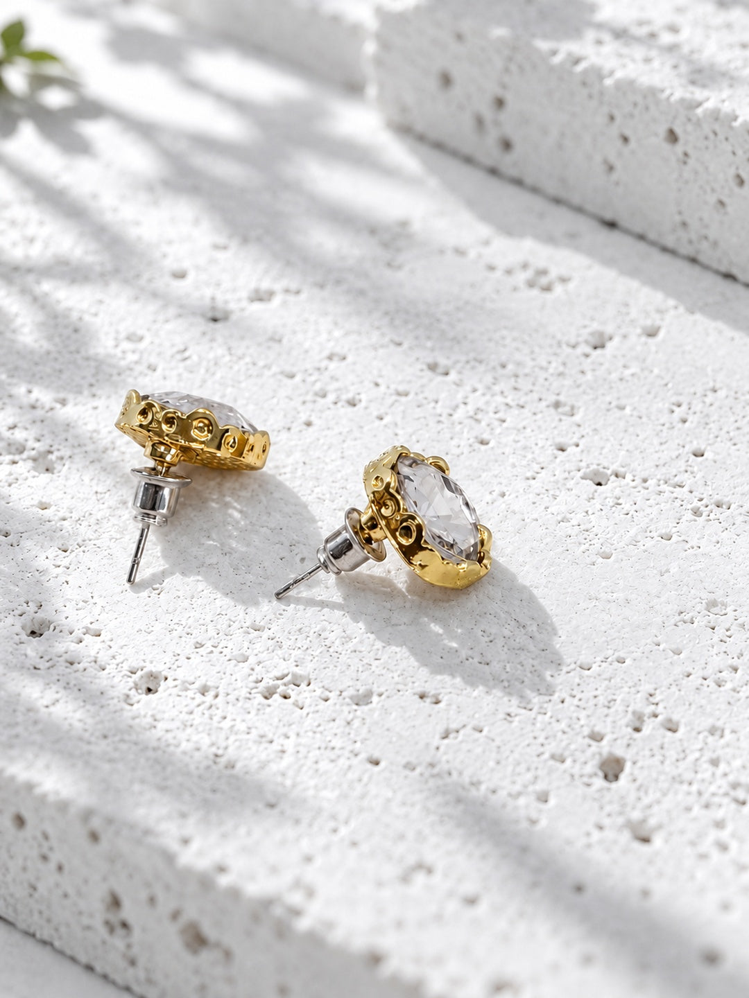 Niska clear Resin cushion square gold-tone stud earrings - view 11