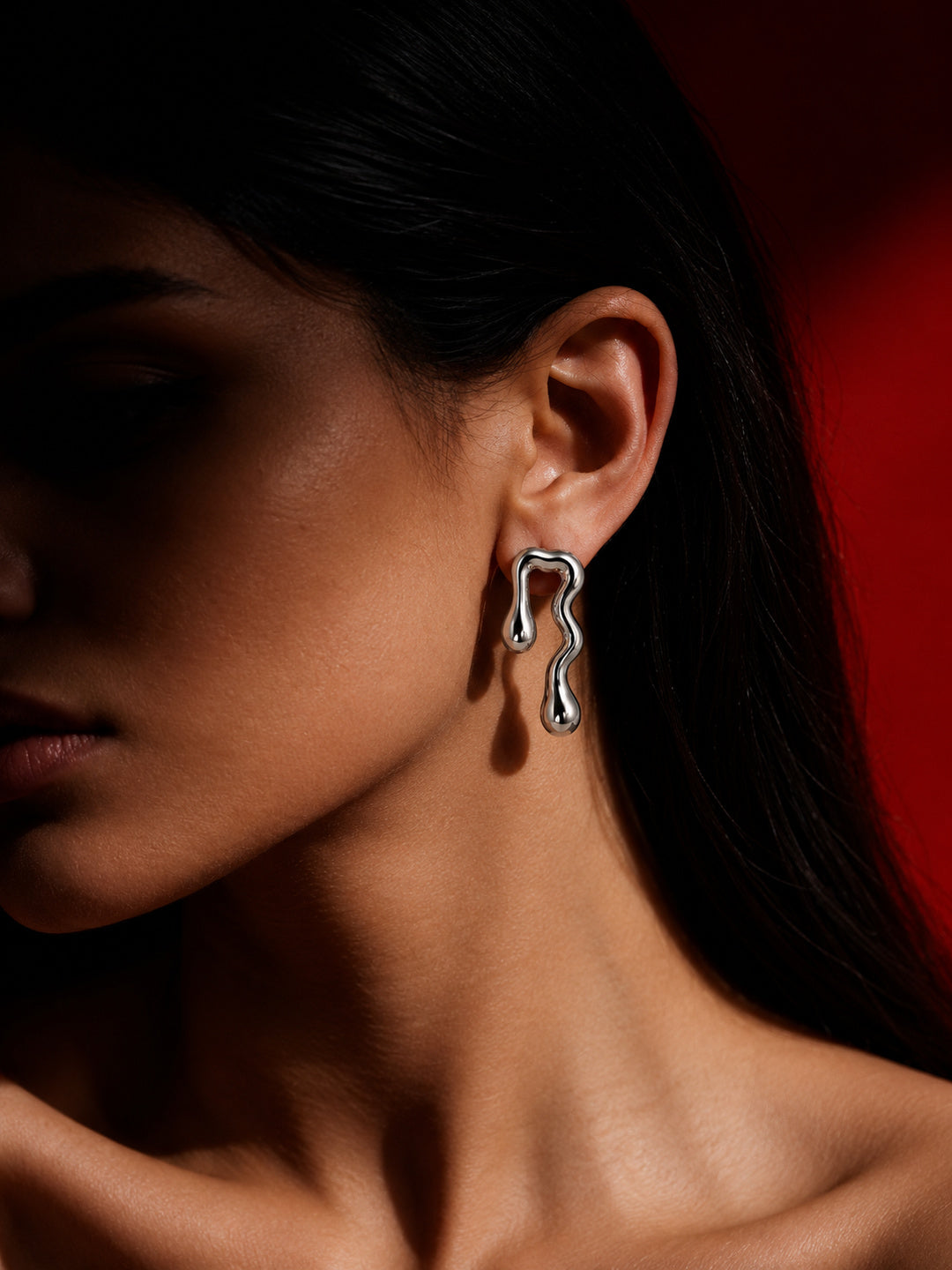 Niska silver-tone fluid wave statement earring worn by model – ER26N10241