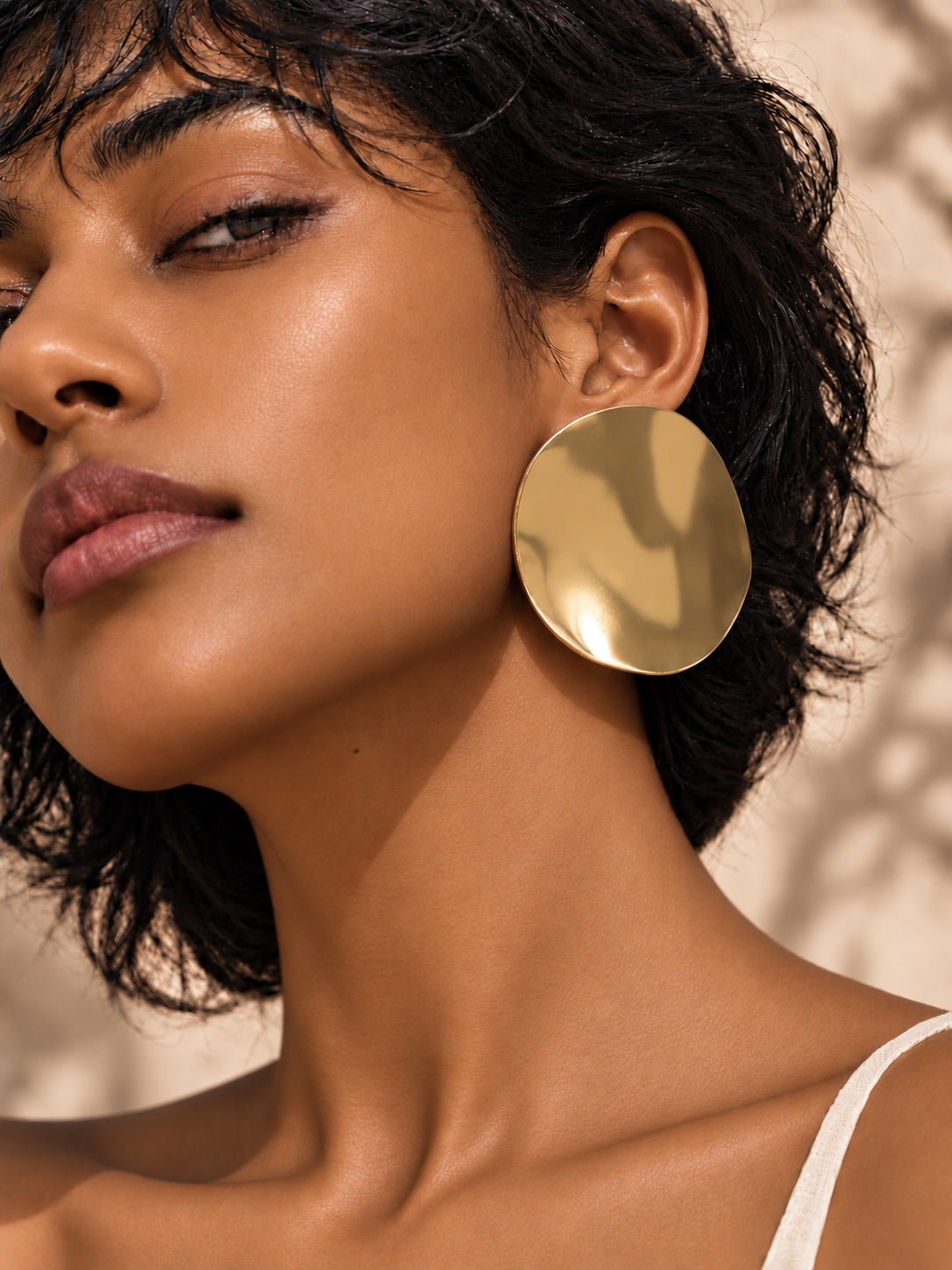 Niska gold-tone Resin disc statement earring on model