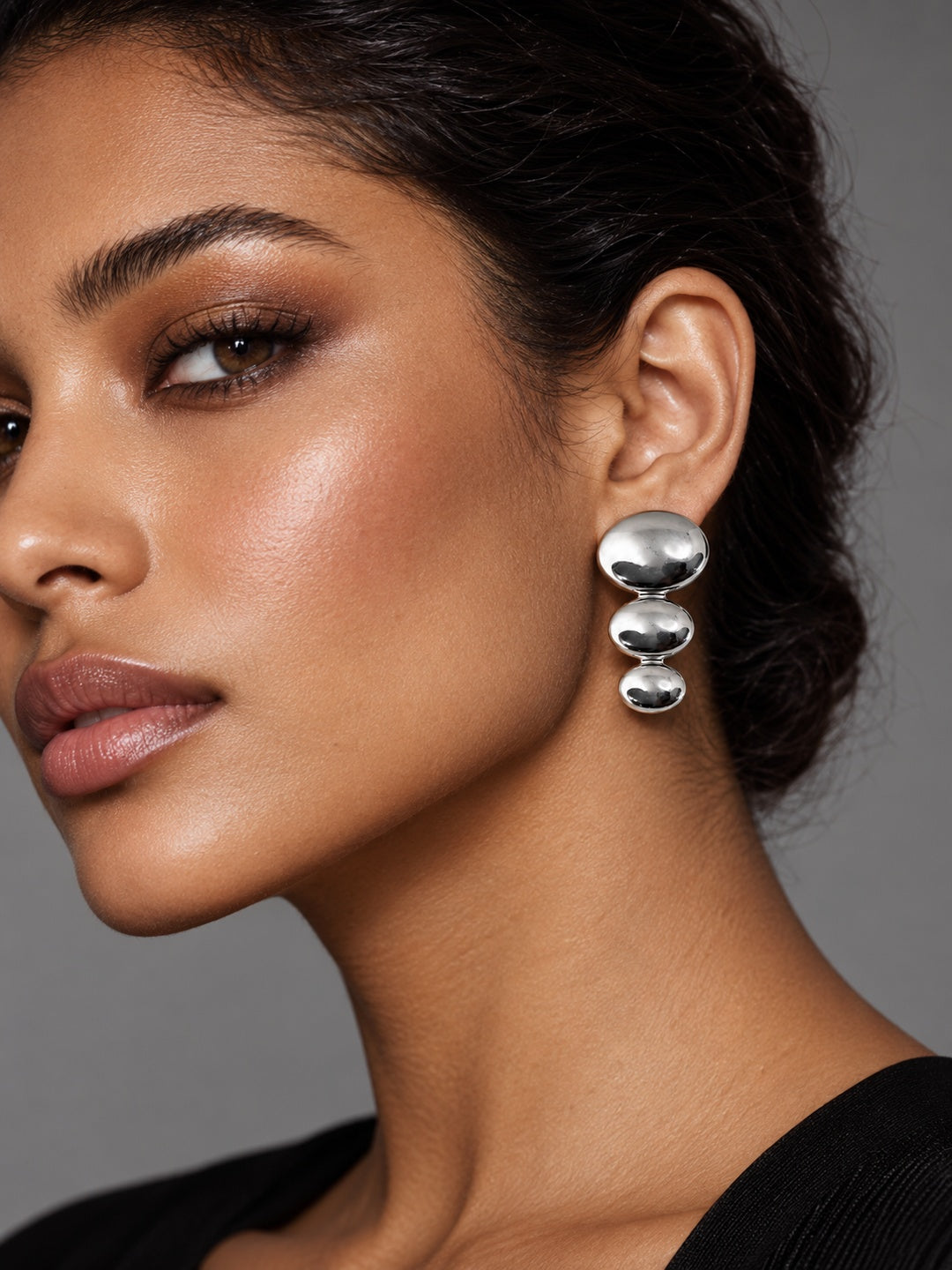 Niska silver-tone Resin oval drop earring worn by model