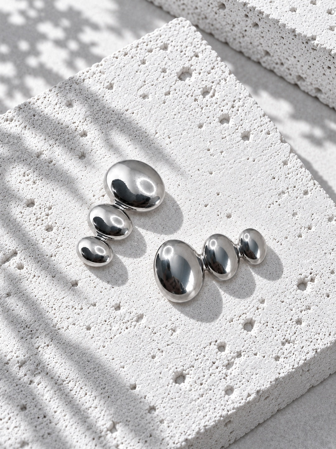 Niska silver-tone Resin graduated oval drop earrings — view 10