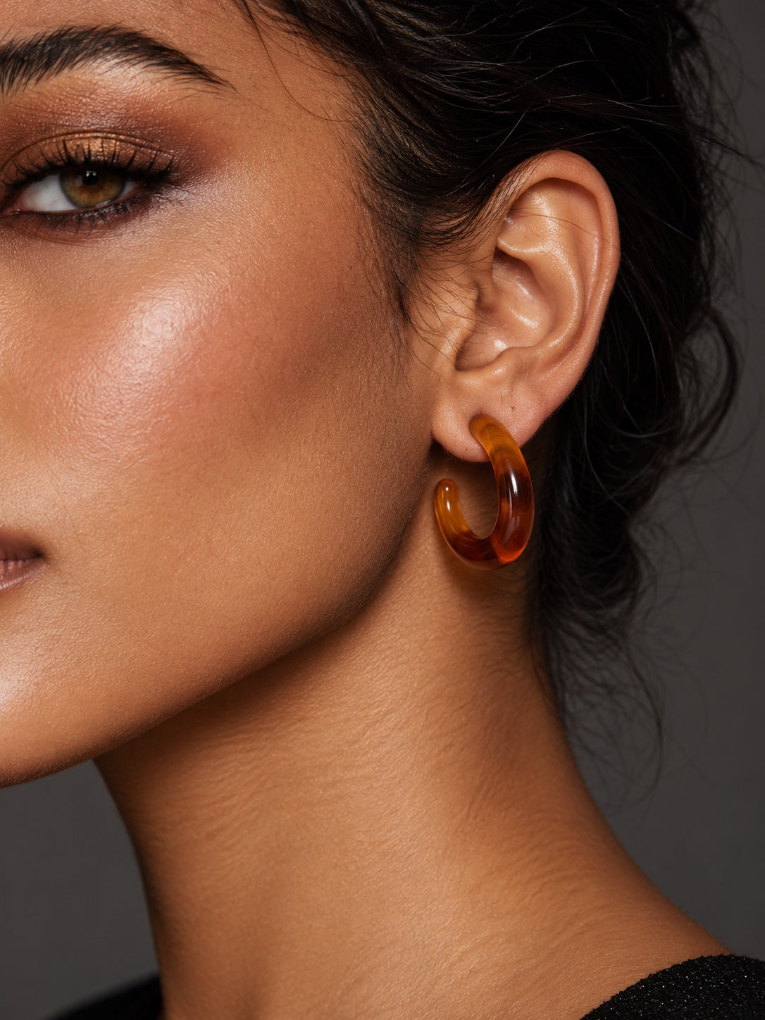 Model wearing Niska amber Resin C-hoop earring