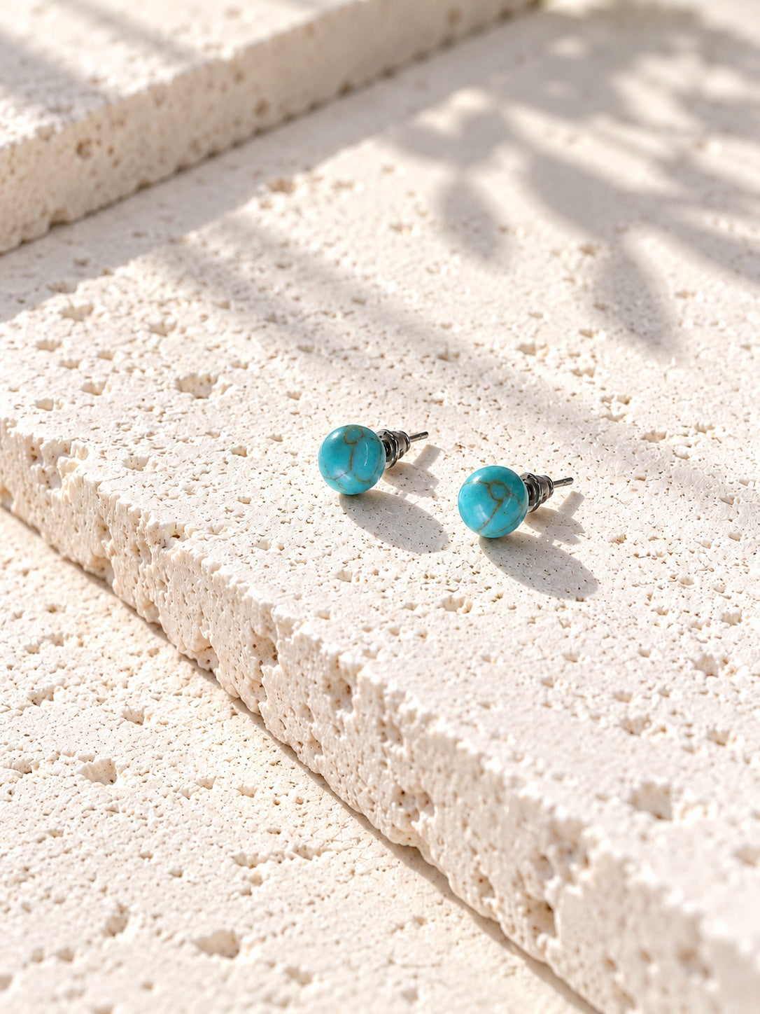Niska turquoise blue round Resin stud earrings - view 3