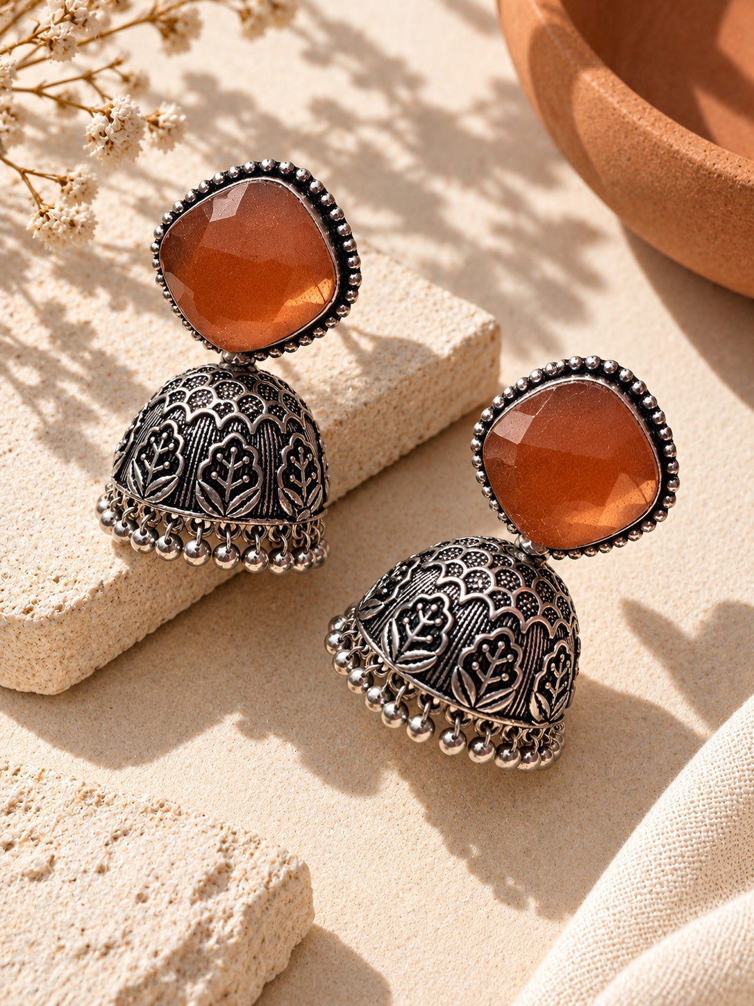 ER26N10341 Monalisa oxidized jhumka