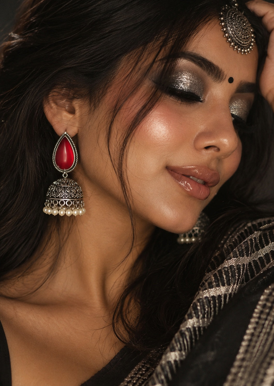 ER26N10357 jhumka earrings worn by model