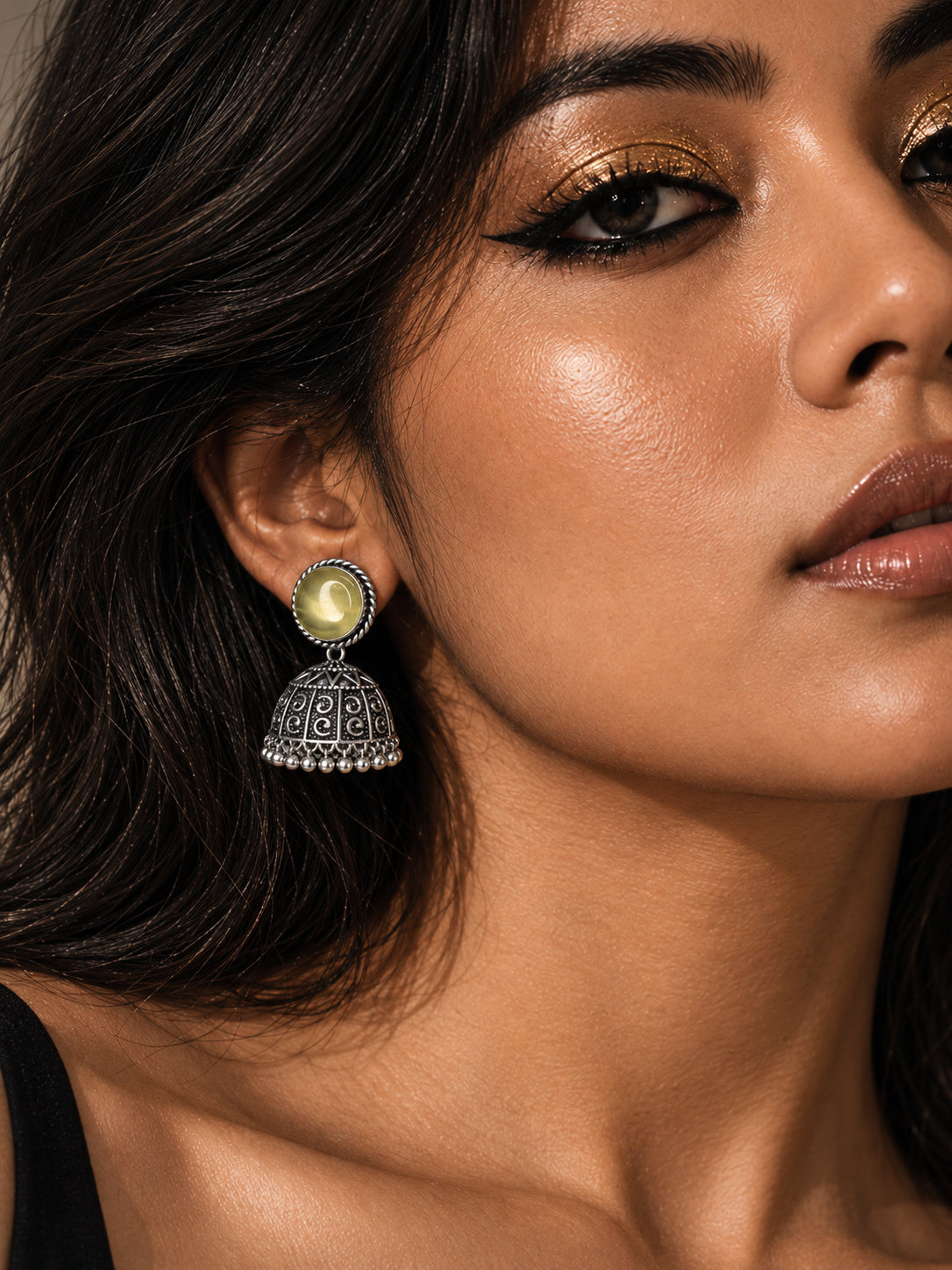 Niska Monalisa Stone Silver Replica Jhumka Earrings – model closeup