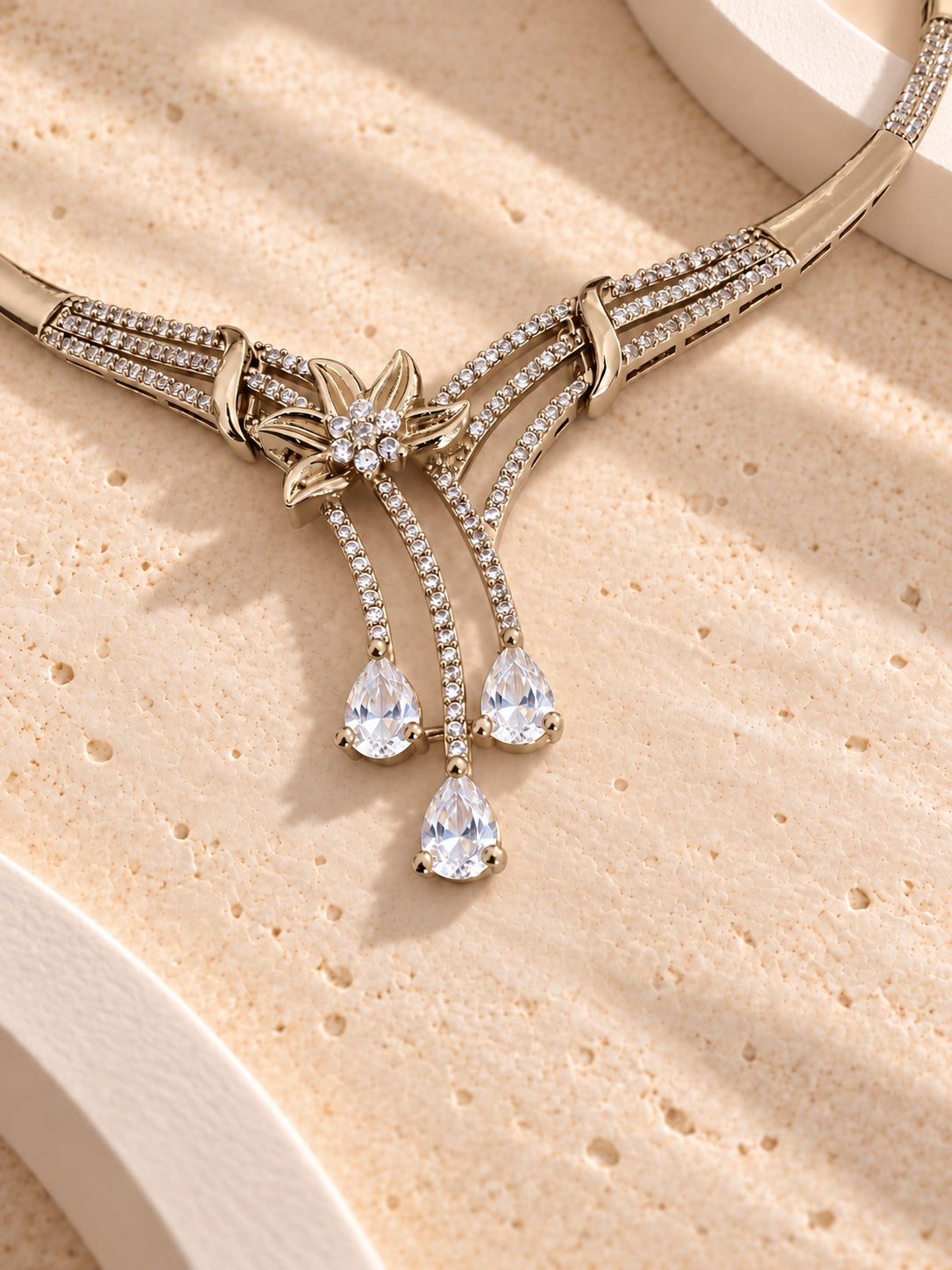 Niska floral necklace and matching earrings detail view 3