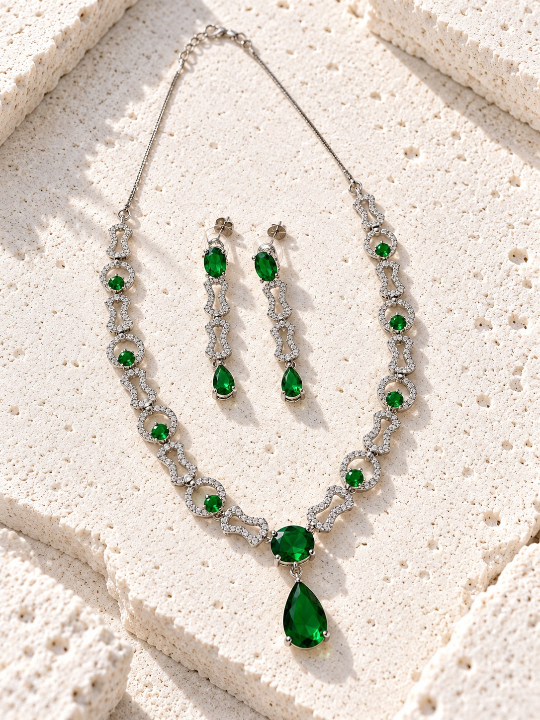 Emerald green replica necklace set product detail view 2