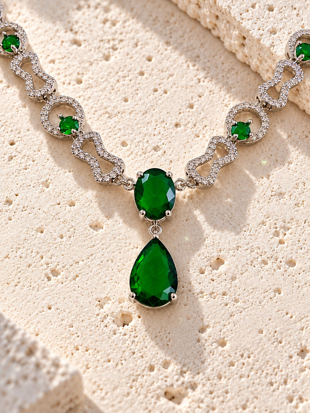 Emerald green replica necklace set product detail view 4