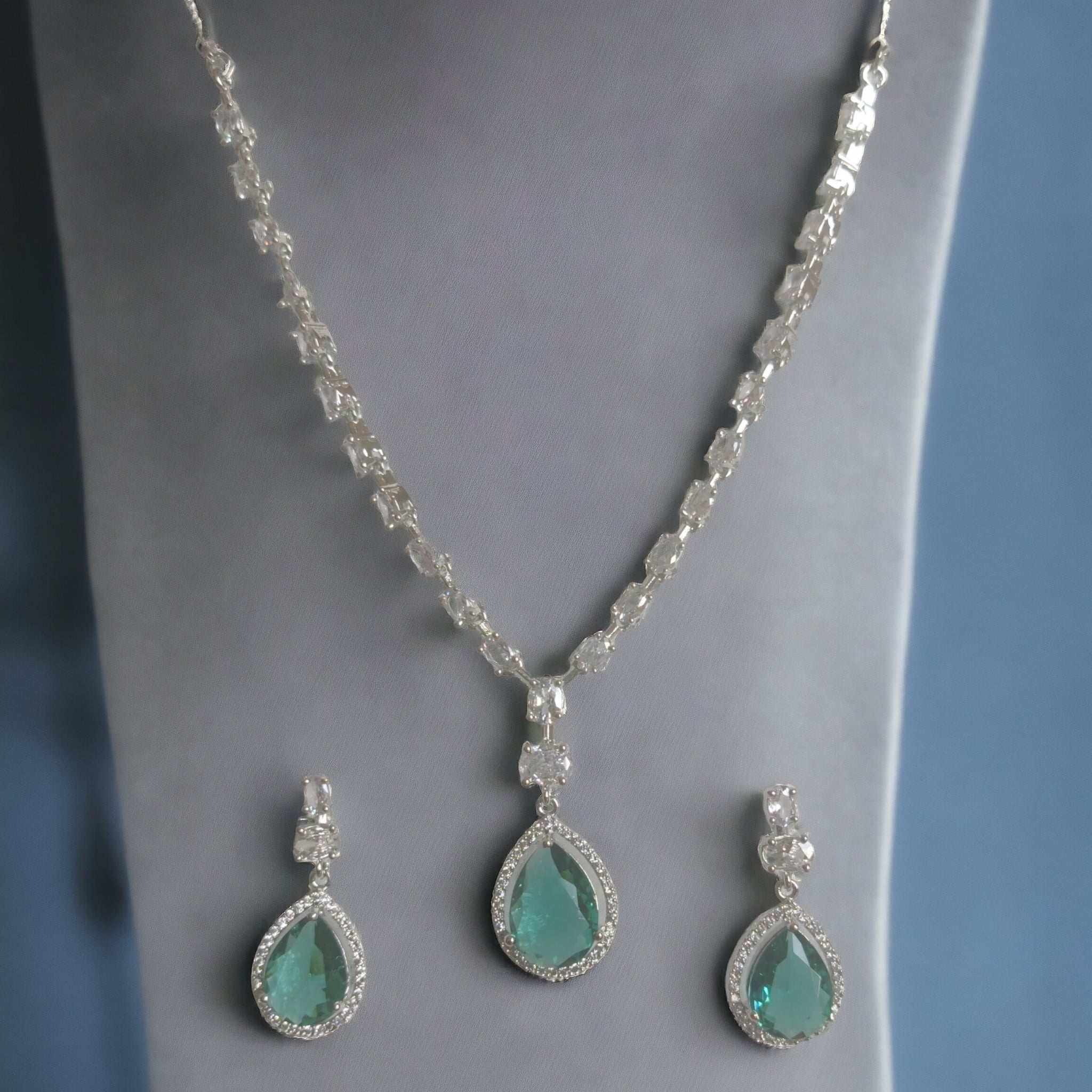 Emerald Enchantment Necklace Set- Green