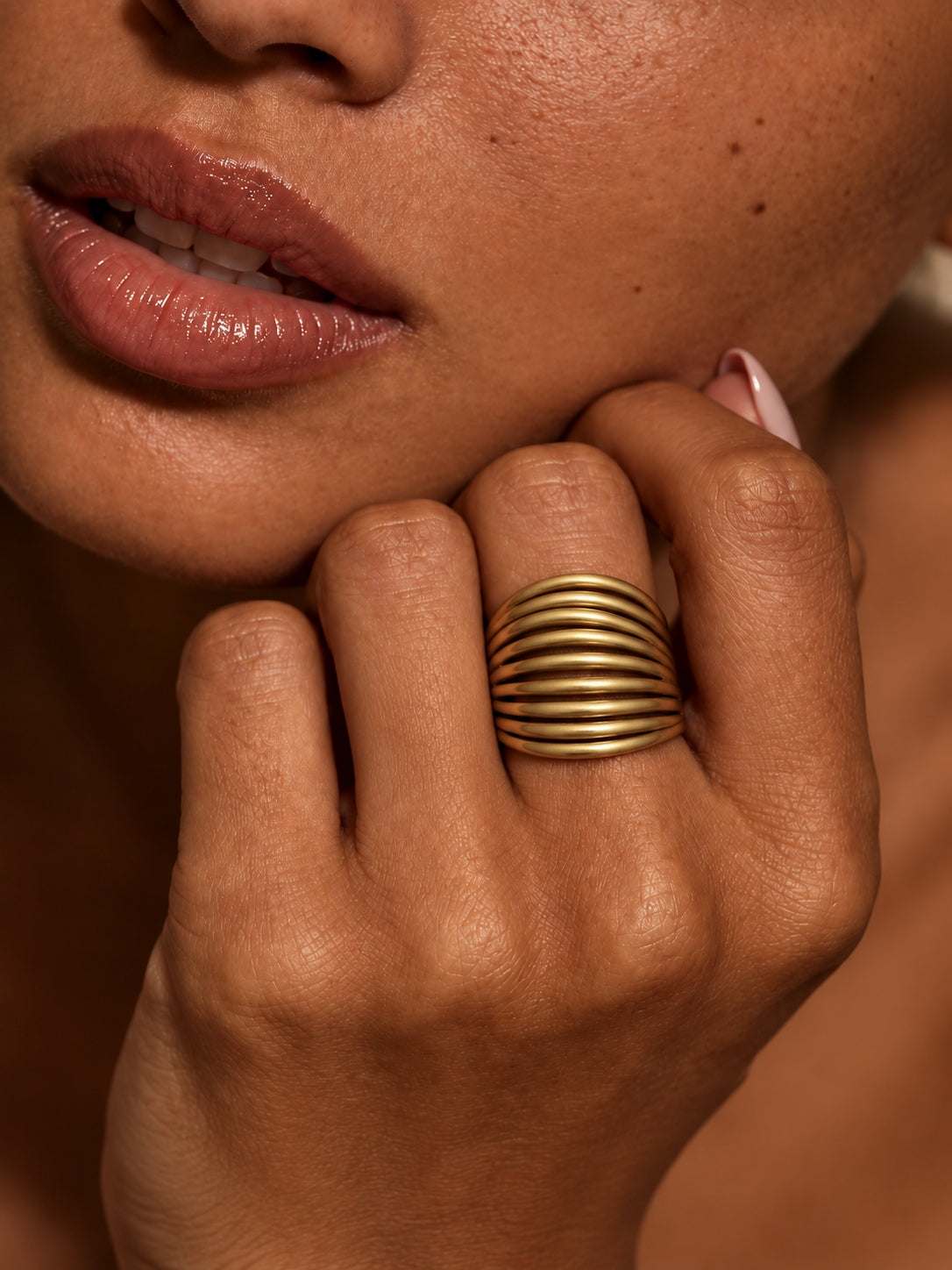 Niska Golden Wave Ribbed Statement Ring worn on model's middle finger