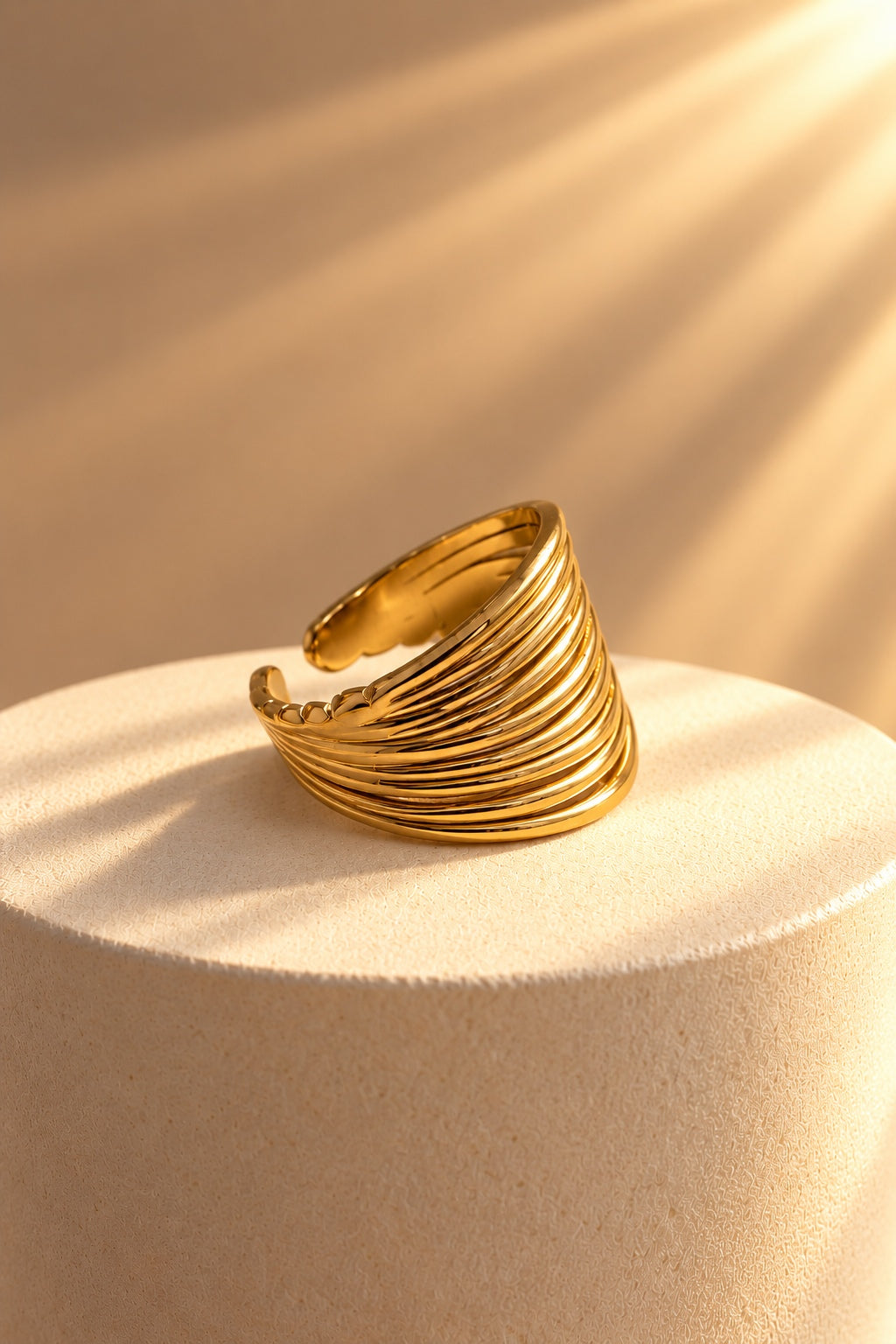 Niska Golden Wave Ribbed Statement Ring – gold-tone layered ring detail