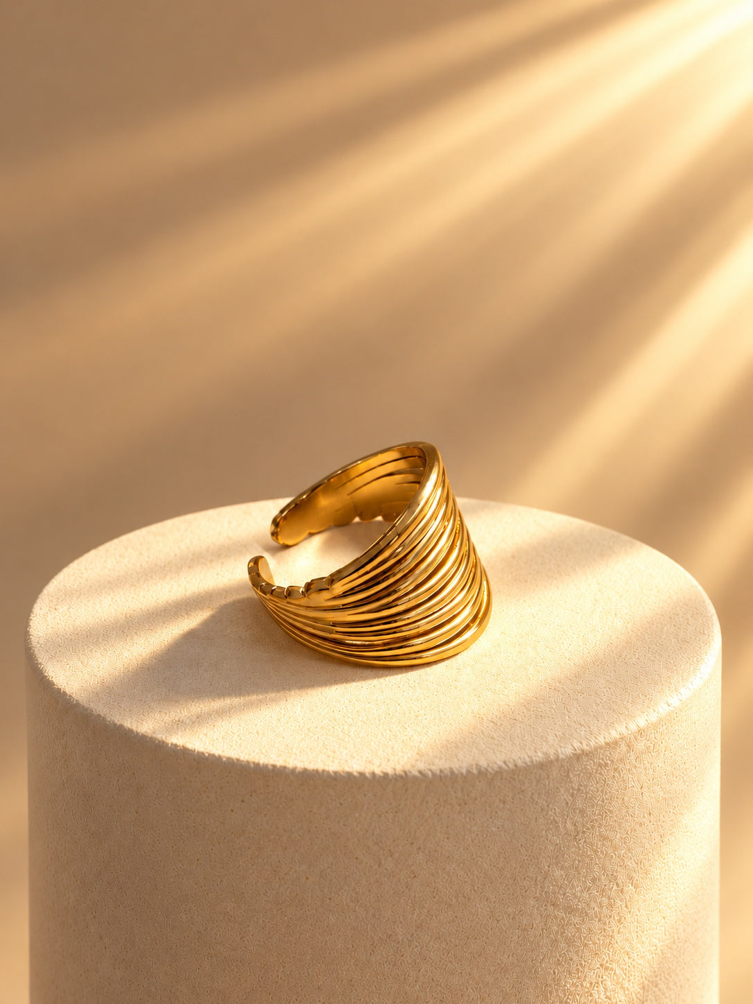 Niska Golden Wave Ribbed Statement Ring – gold-tone layered ring detail