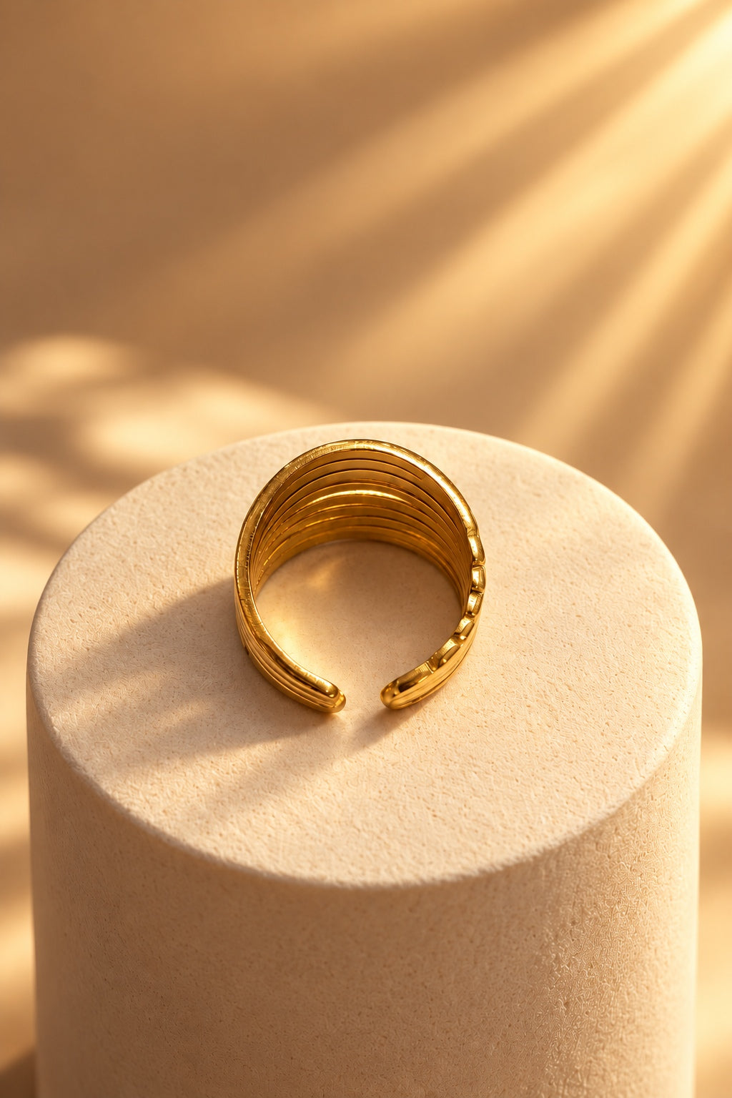 Niska Golden Wave Ribbed Statement Ring – gold-tone layered ring detail