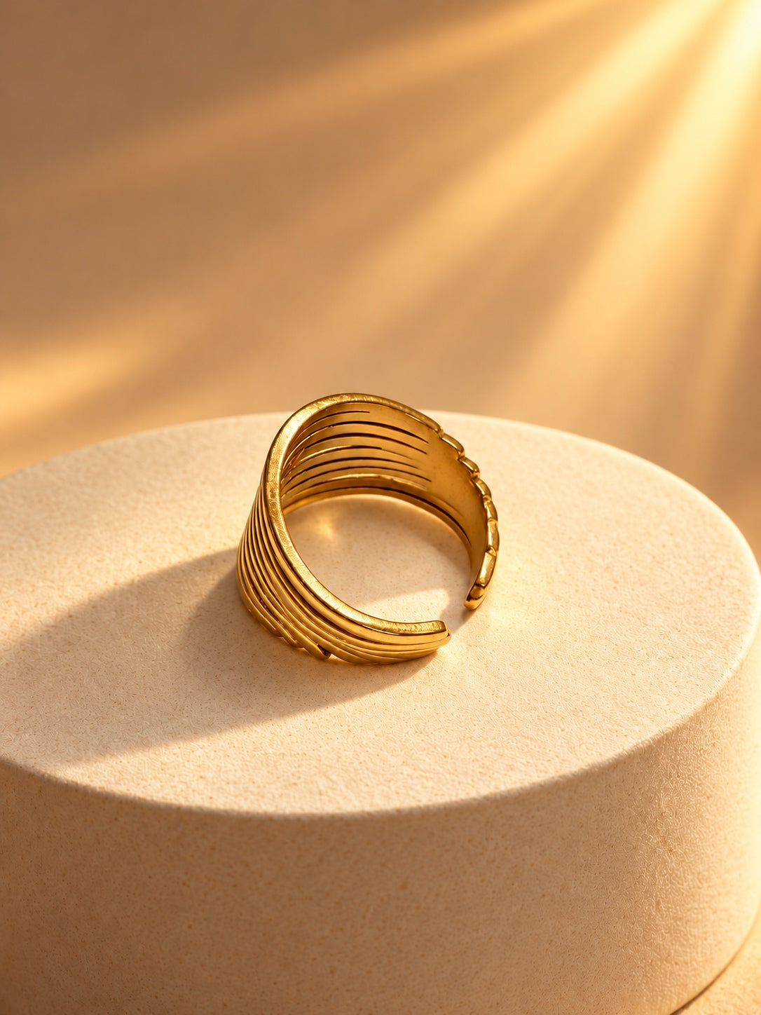 Niska Golden Wave Ribbed Statement Ring – gold-tone layered ring detail