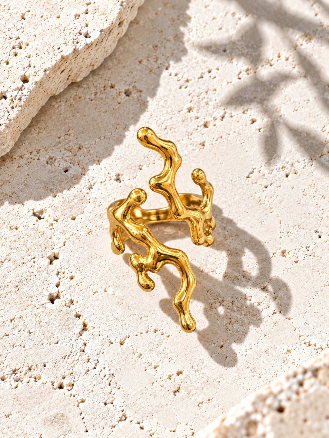 Niska sculptural gold ring top angle