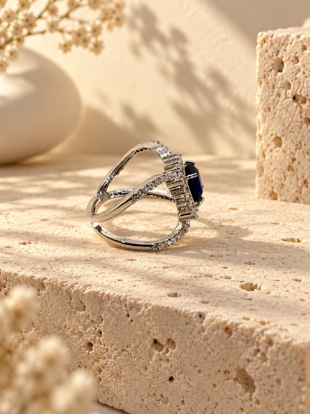Niska Midnight Blue Halo Silver Replica Statement Ring RI26N10427 – model wearing ring on index finger