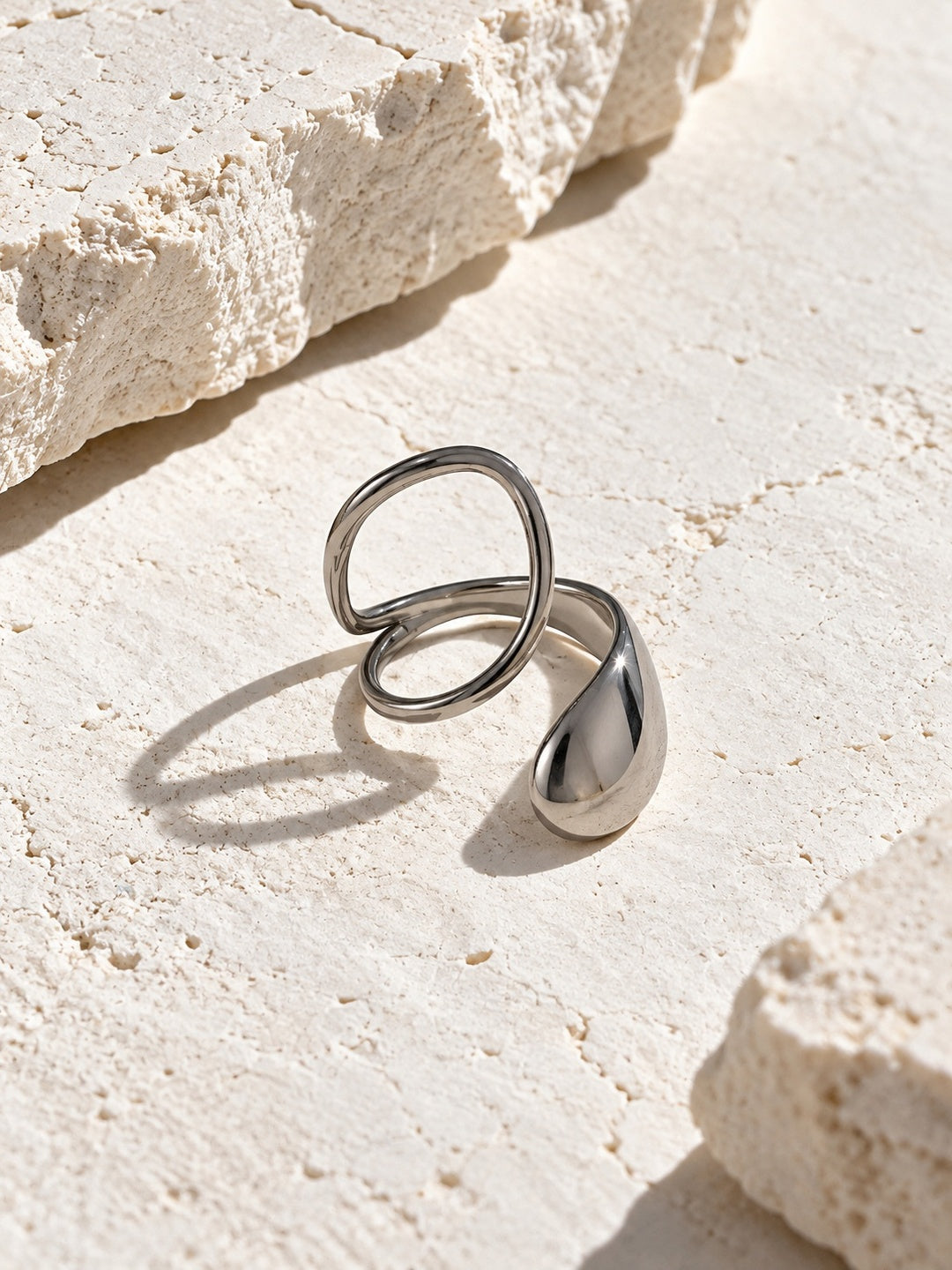 Model wearing RI26N10456 sculptural ring