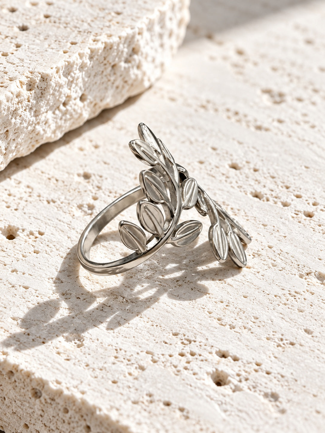 RI26N10211 silver leaf ring product image