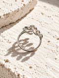 RI26N10211 silver leaf vine ring close up