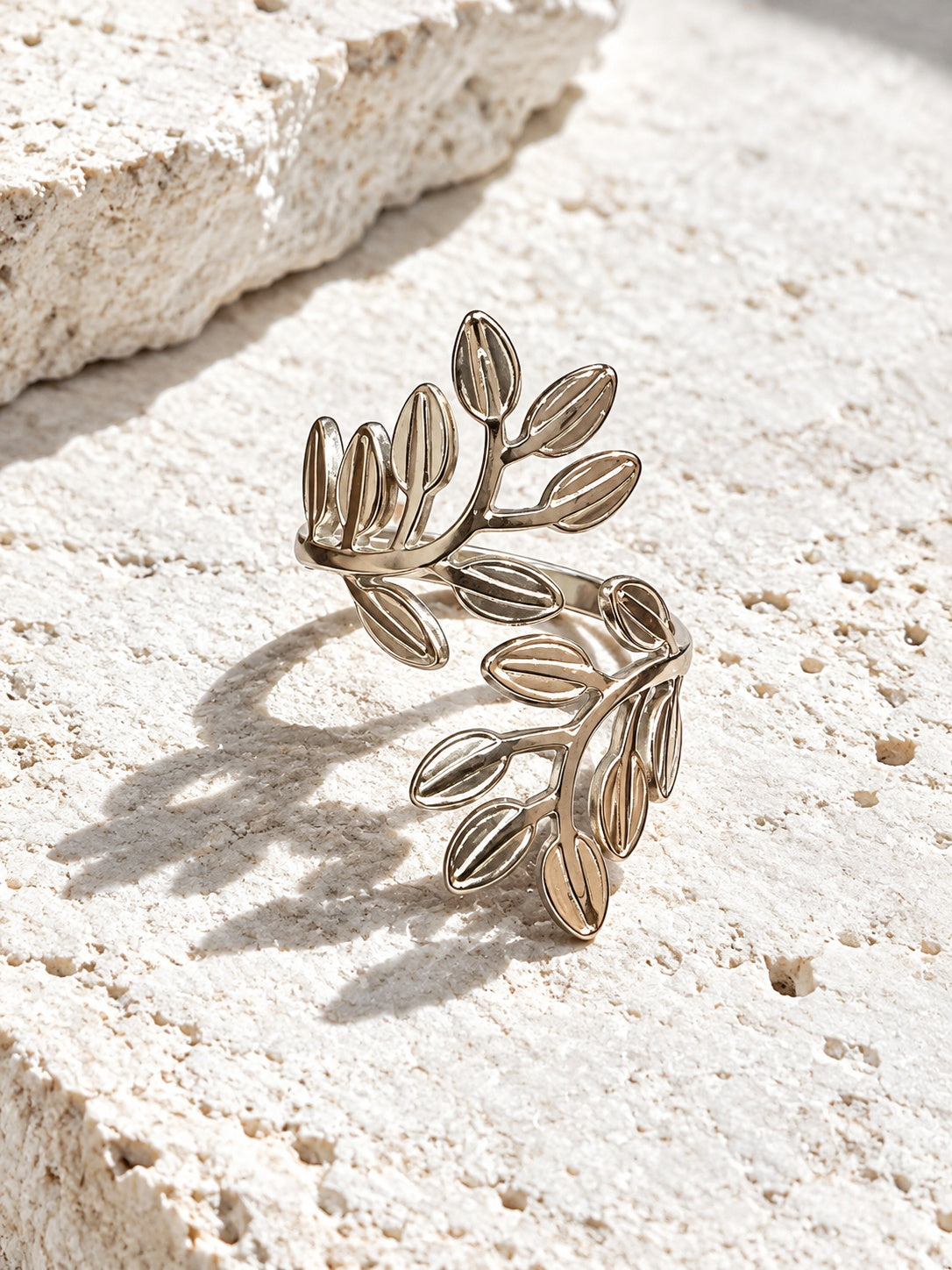 RI26N10211 leaf vine ring catalog image