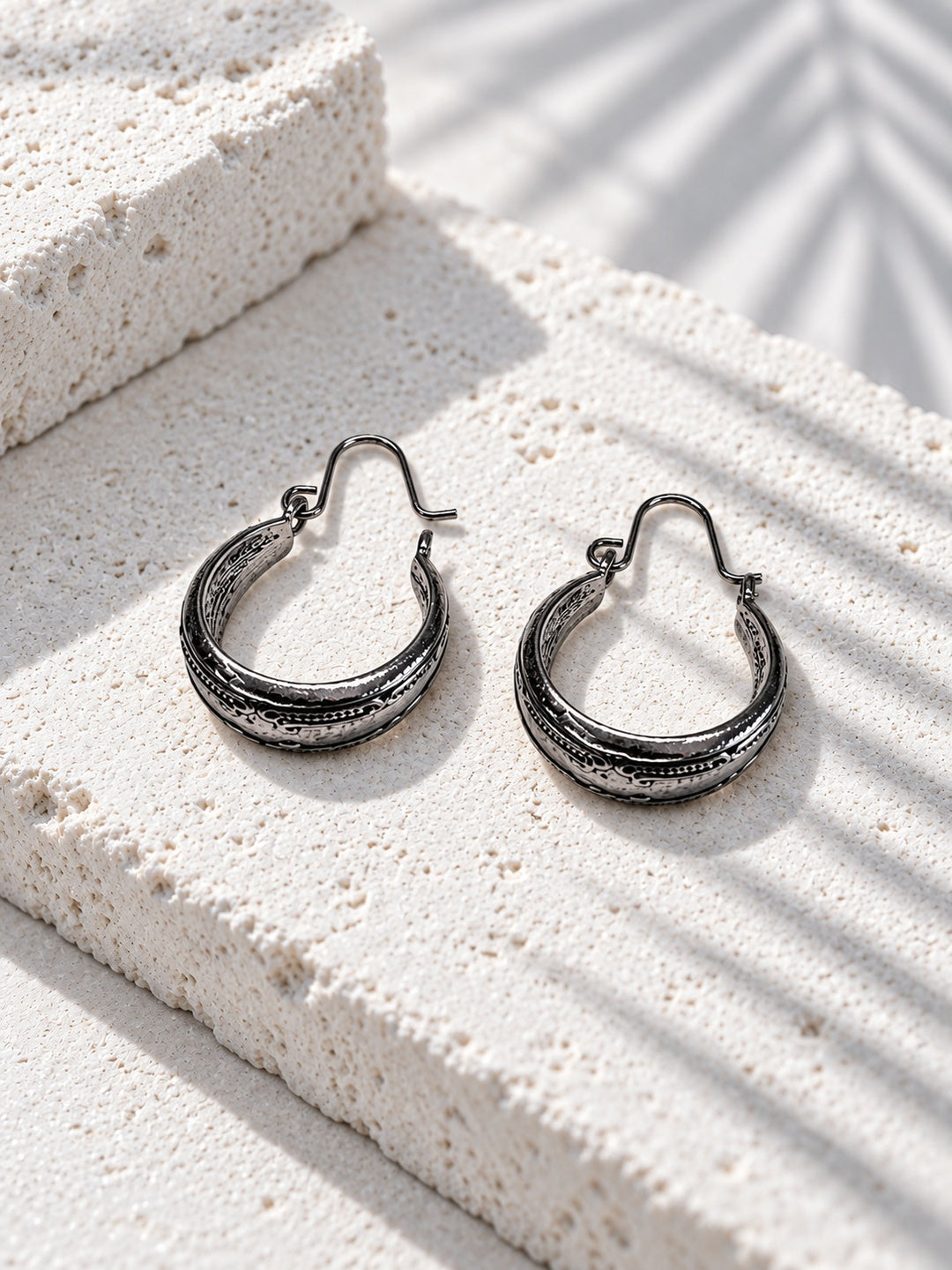 Niska engraved oxidised silver-tone alloy hoop earrings – product view 2