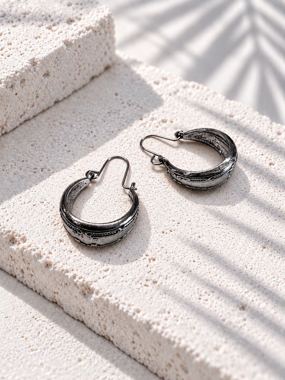 Niska engraved oxidised silver-tone alloy hoop earrings – product view 4