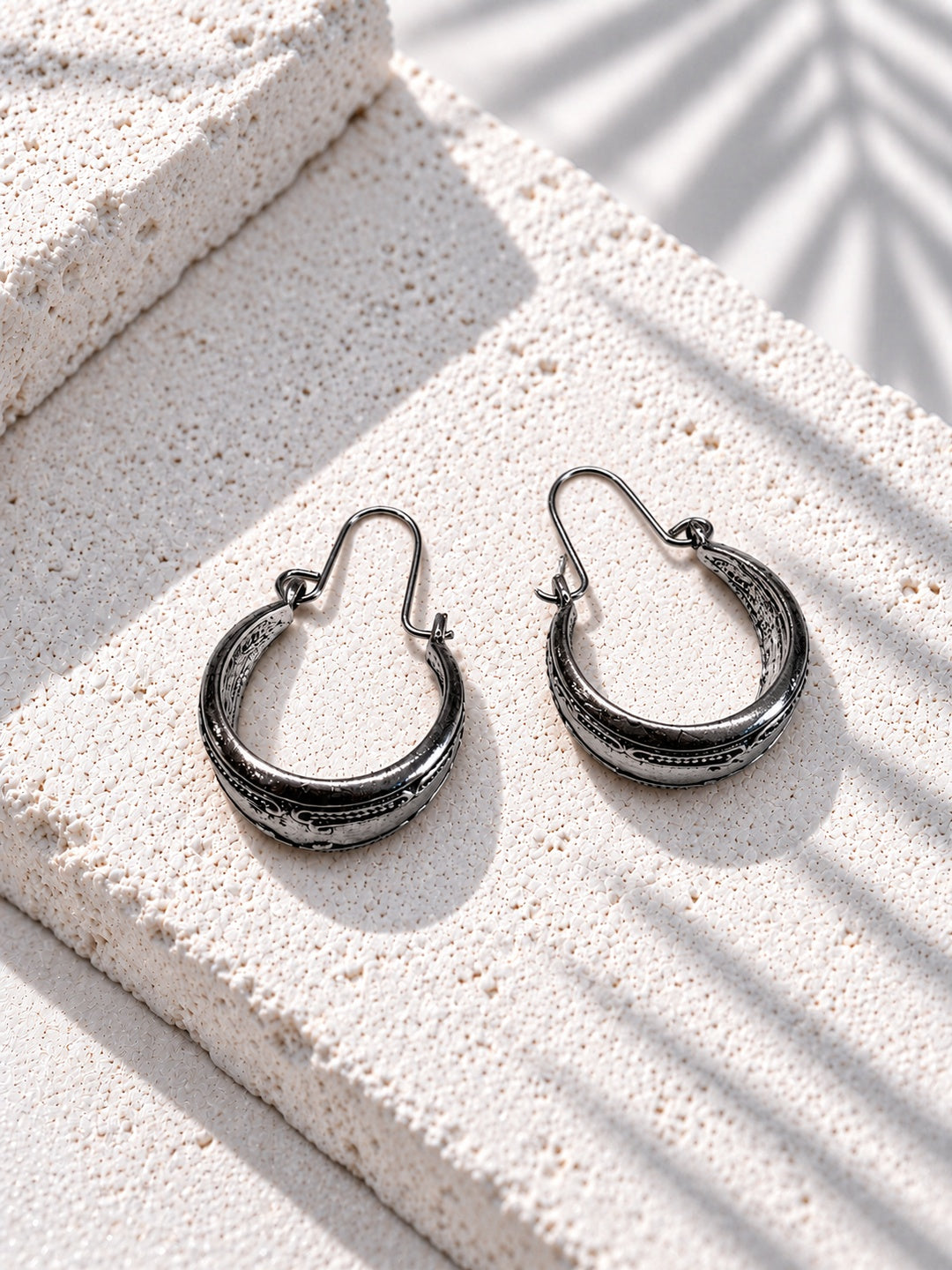 Niska engraved oxidised silver-tone alloy hoop earrings – product view 5