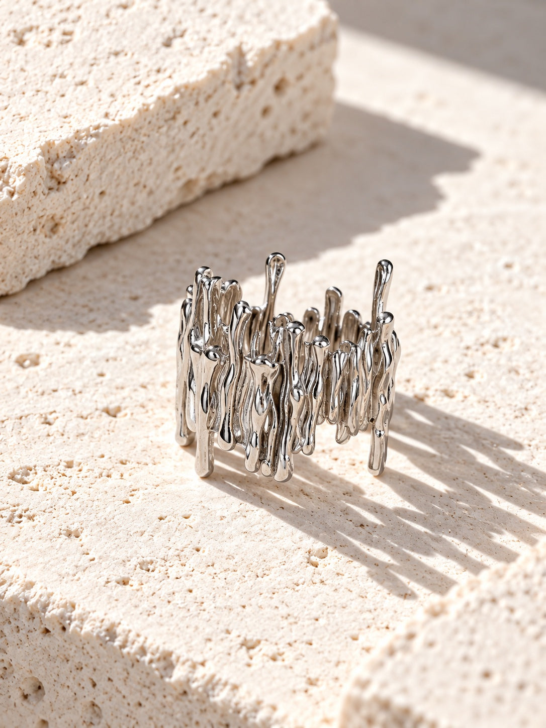 RI26N10199 sculptural ring product photography